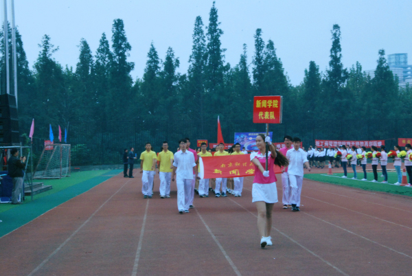 2014年校运会隆重举行 bv伟德国际体育师生踊跃参与