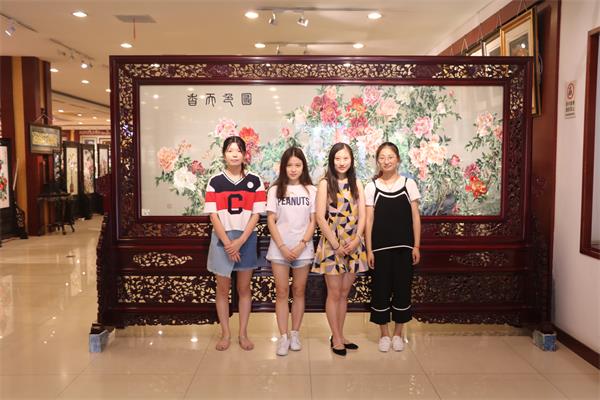 bv伟德国际体育学生团队制作微视频《绣苏州》唯美呈现苏绣之美