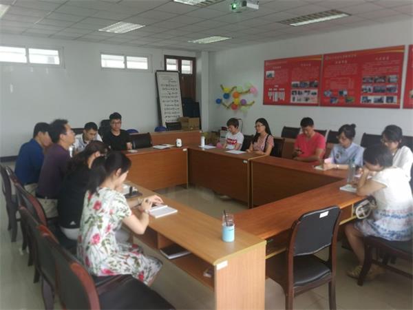 bv伟德国际体育召开青年教师座谈会