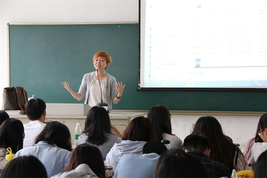 bv伟德国际体育举办“教师党员示范课”