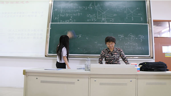 bv伟德国际体育举行“暖暖师生情”主题活动