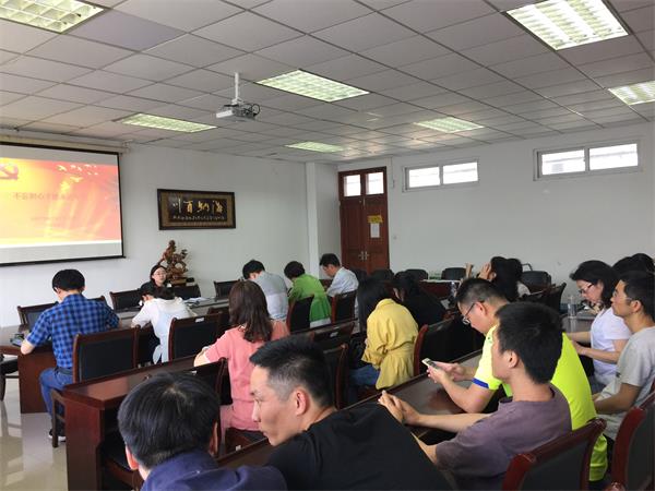 bv伟德国际体育教工党支部举办“不忘初心才能永远年轻”党课