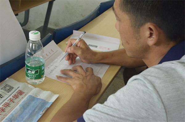 我们举行2016级新生家长见面会