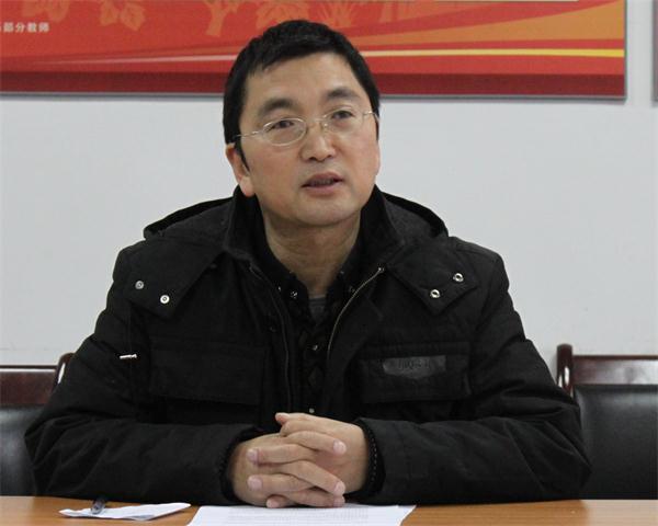 bv伟德国际体育教工党支部召开“争做‘四讲四有’合格党员”主题讨论会