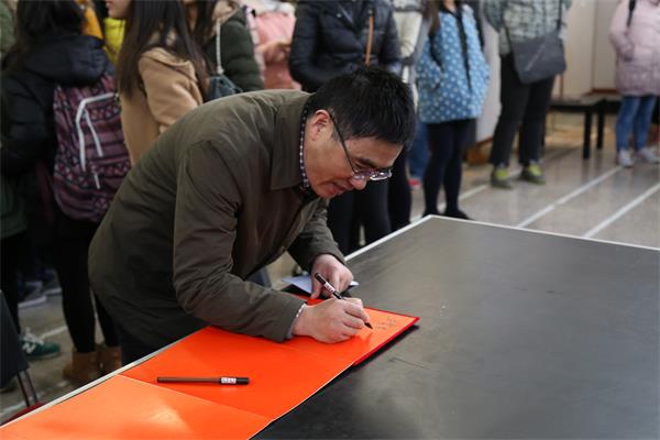 bv伟德国际体育举办“敬礼老兵”影像展纪念首个国家公祭日