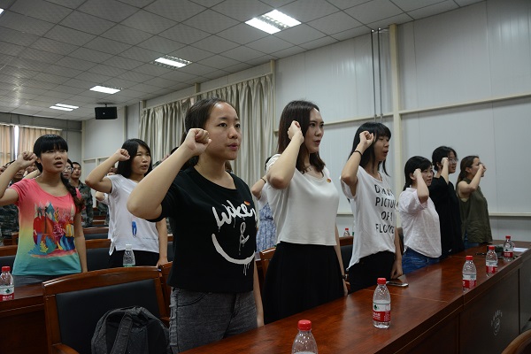 bv伟德国际体育本科生党支部赴73602空军部队参加“两学一做”主题党日活动