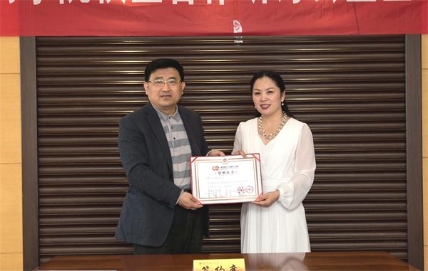江苏金鼎文化传播有限公司在我校bv伟德国际体育设立教育发展基金