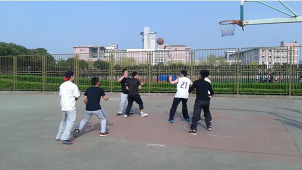 bv伟德国际体育11级首届篮球友谊赛圆满举行