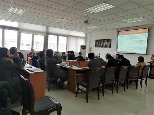 认真学习党的十九大精神,做新时代政治坚定、敢于担当的新闻人——我们举办学习贯彻党的十九大精神辅导报告会