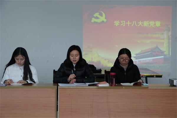 “小韩带你学党章”——bv伟德国际体育本科生党支部开展学党章活动