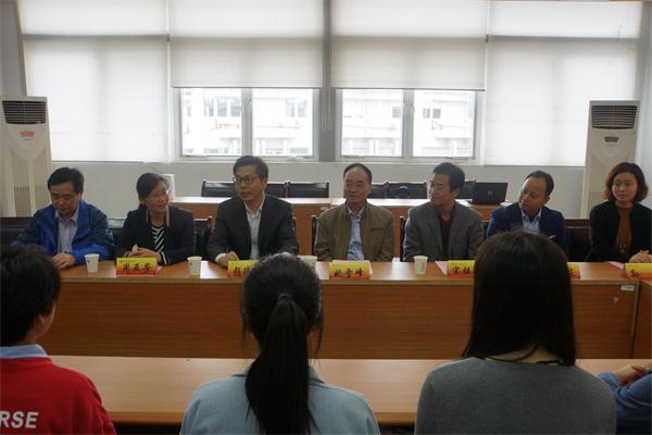 中国船级社江苏分社向bv伟德国际体育贫困生捐资助学