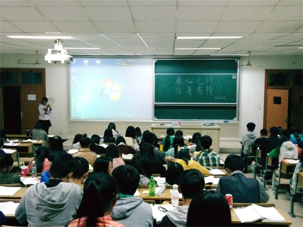 bv伟德国际体育举行“廉心无价,洁身有情”团日活动