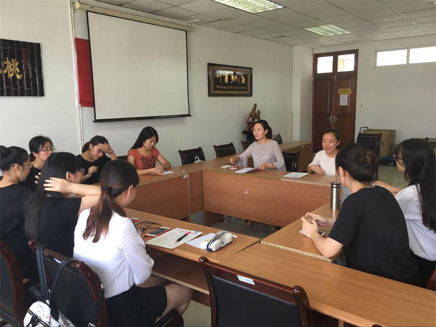 bv伟德国际体育本科生党支部召开“学习系列讲话,强化四个意识”学习讨论会