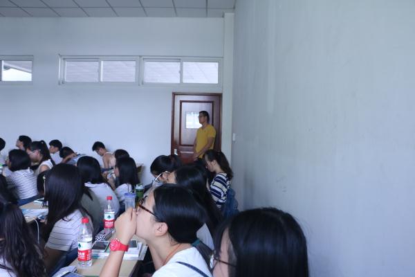 bv伟德国际体育学子歌声祝福老师