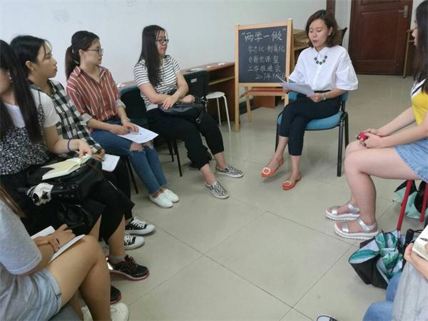 我们本科生党支部举行“两学一做”常态化制度化专题党课暨工作推进会